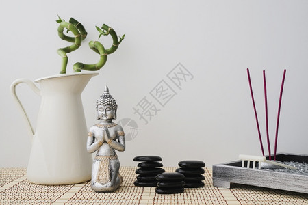 印度碗与Buddha图相配的舒缓成分装饰图片
