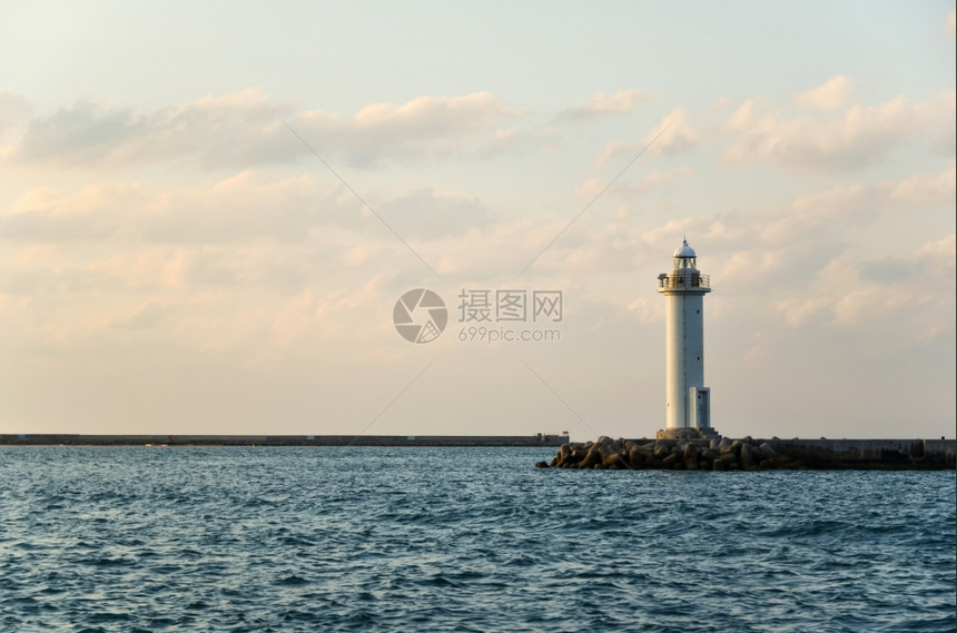 警告旅行日本南部石木岛的市港灯塔日本南部的石木岛屿图片