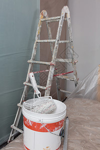 画空的笔带透明保护膜的楼梯和油漆家具工带透明保护膜的楼梯和油漆家具工图片