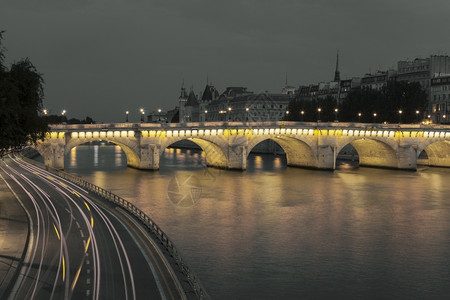 水老的PontNeuf和Seine法国巴黎旅行图片