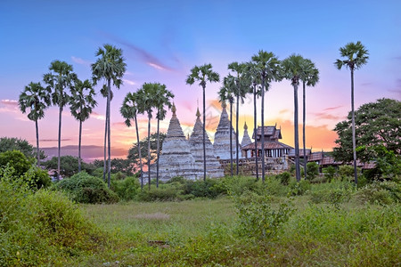 荣耀佛教徒缅甸巴甘Bagan农村古代塔台神圣图片