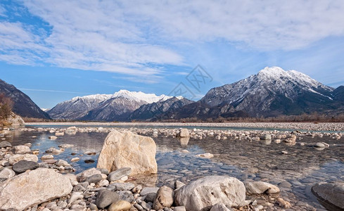 弗里山溪流阿尔卑斯山高清图片
