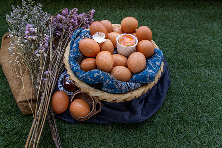 篮子营养概念复制空间选择重点的母鸡新鲜蛋农场棕色的厨房图片