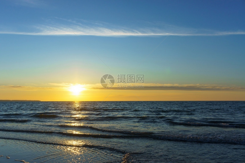 地平线海洋岸波罗的沿日出上落波罗海沿岸日出图片
