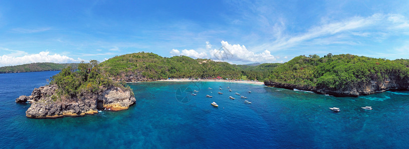 贝尼达岛天蓝色海滩户外印度尼西亚巴厘岛努沙佩尼达Chrrystal湾的航空全景背景