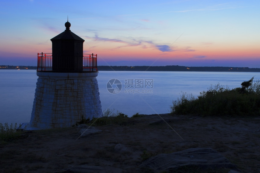 美国人日落时岩石海岸上的灯塔岩石海岸上的灯塔美丽图片