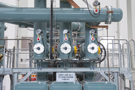 金属燃料工业发电厂内部现的设备电缆和管道设备电线和管道泵图片