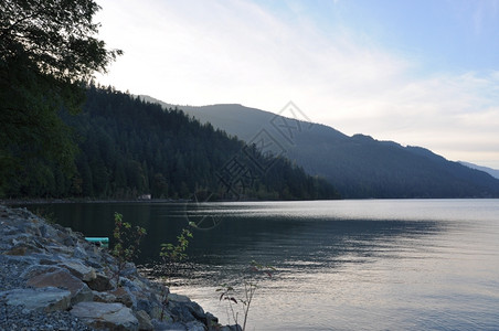 宁静弹簧天著名的哈里森温泉湖风景图片