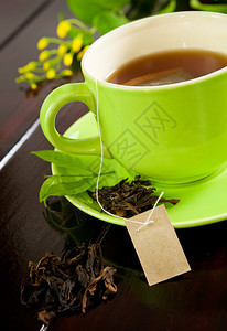 碗叶子木本底的绿茶杯热新鲜的图片