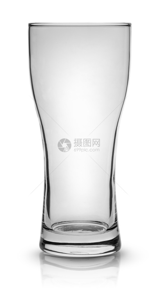 白色的背景上隔绝的空小啤酒杯水晶鸡尾图片