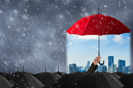 雨伞中的黑色红天气图片