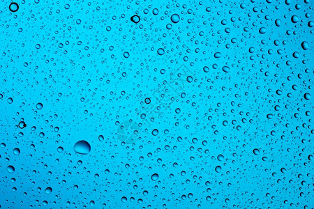 气泡雨滴对蓝底的纳米效应蓝色的水图片