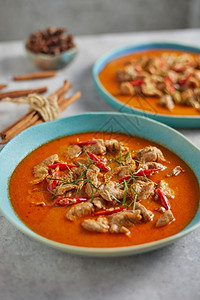 泰国菜咖喱烤红猪肉椰子一顿饭食物鸡图片