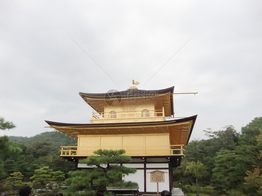 宗教的日本九角寺庙秋天季节图片