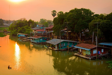 商业泰国的内船暮房屋图片
