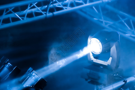 光线戏剧舞台照明设备上的蓝色聚光灯演出活力图片