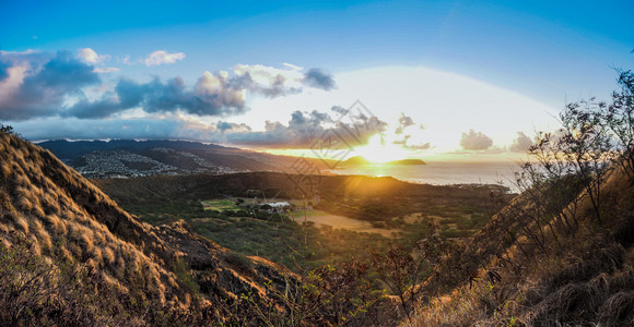 小心美国晴天太阳升起夏威夷和钻石头火山口太阳升起夏威夷图片
