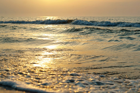海面倒影的夕阳背景图片