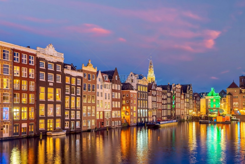 欧洲的暮阿姆斯特丹市下城天线日落时荷兰的城市风景中心图片