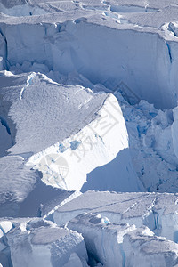 长方体冰川的量非常接近南极附有深尖和峡谷闪亮的蓝色偏深图片