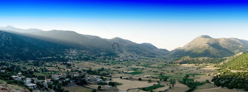 在希腊山谷风景背的水平宽生动蓝色早晨在希腊山谷风景背的水平宽生动蓝色早晨疏假期丘陵图片