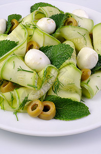 素食主义者低卡路里莫塞尔Zucchini沙拉配有莫扎里橄榄薄荷和图片