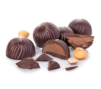 可口团体在白色背景上被隔离的巧克力盒式密闭糖果棕色的图片