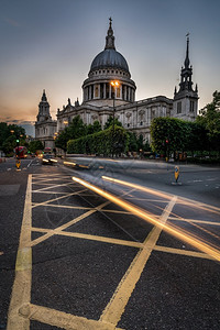 伦敦圣保罗大教堂联合的玻璃日落图片