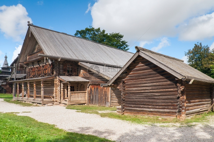 俄罗斯西北部的木制老房子农夏天木头图片