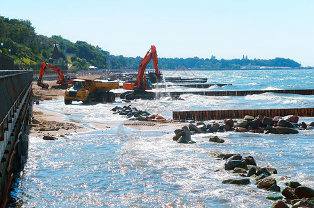 推土机海上防波堤施工罗的海设备波罗的海施工设备上防波堤施工墙天背景图片