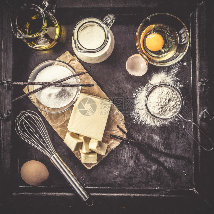 烤鸡蛋面粉糖黄油香草奶复活节烘烤基本的图片