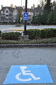 新的禁用停车场黑色的目图片