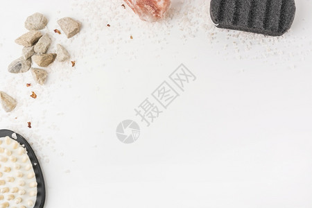 案子仰望上方的盐类按摩粉红岩石盐孤立白背景最佳喜马拉雅图片