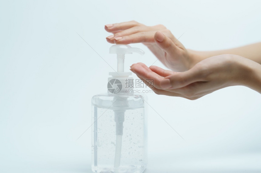按压白泵瓶内的液体图片