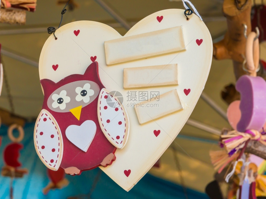 季节空的周年纪念日红猫头鹰的绳子上涂着木心白图片