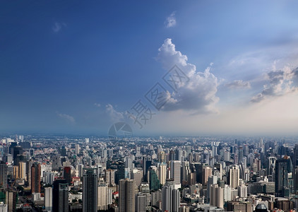 天线对泰国曼谷市街道和建筑物的空中浏览泰国曼谷首都基础设施图片