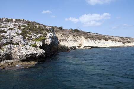 海滩与悬崖岩石图片