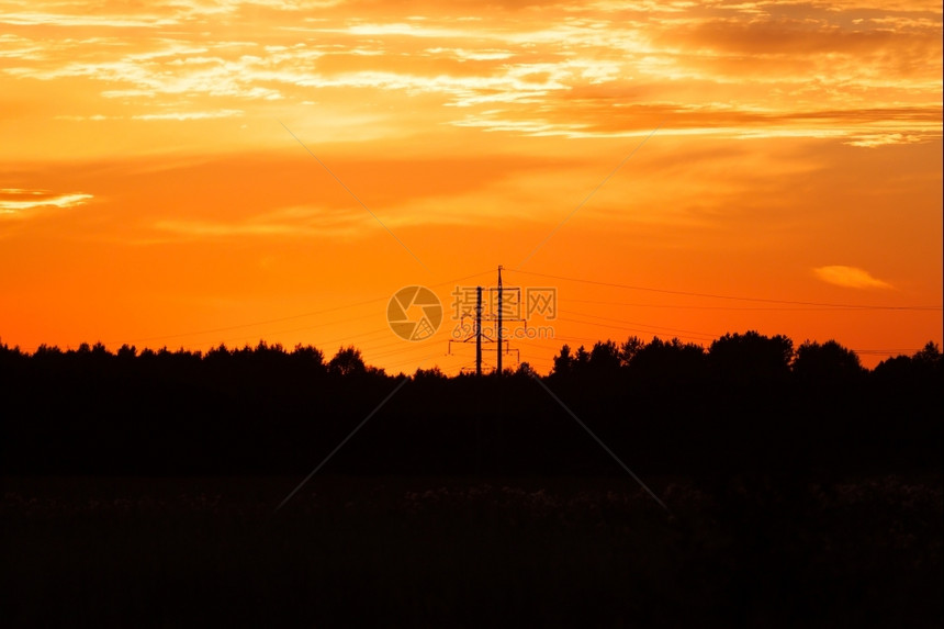 炎热的明亮充满活力的橙色和黄颜的日落天空风景抽象的太阳图片