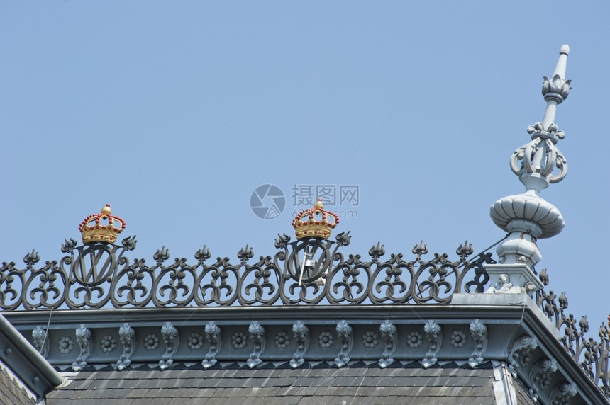 市中心国王屋顶201年6月3日荷兰阿姆斯特丹顶有装饰首和金冠图片