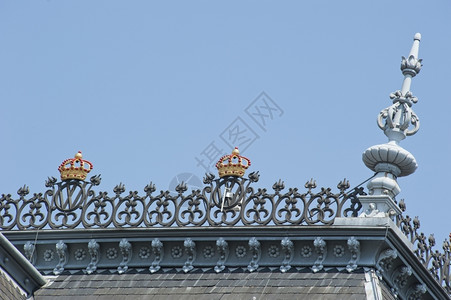 市中心国王屋顶201年6月3日荷兰阿姆斯特丹顶有装饰首和金冠图片