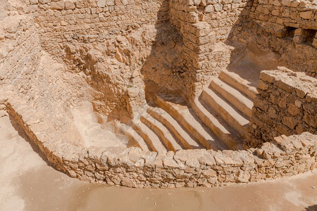 犹太人埃勒里希律悬崖在以色列古老的马萨达堡垒里由希罗德建造古老马萨达的伟大鲁伊斯教犹太人背景
