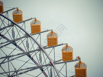 蓝色天空背景的Ferris轮颜色旅行运动图片