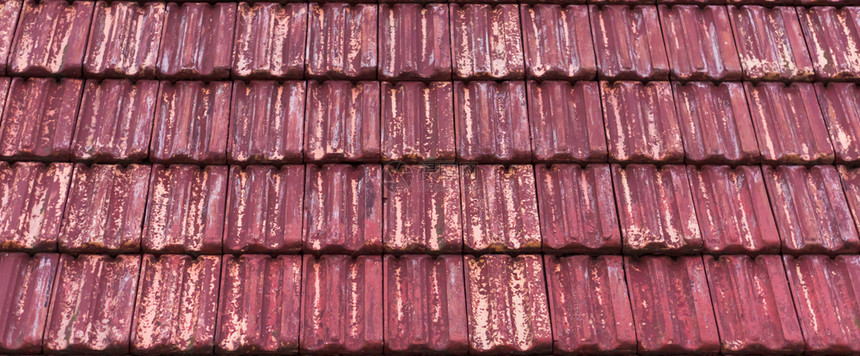 外部的风化和古老红色的经典石屋顶用淡出颜色建筑图案背景变色大理石光泽度图片