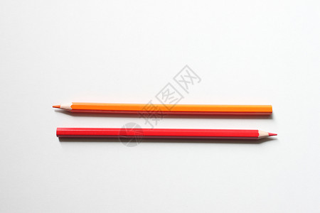 两支彩色铅笔背景图片