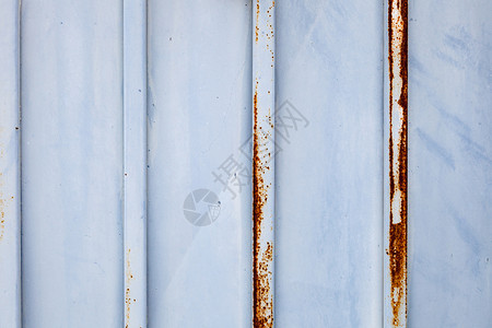 古老的外部蓝色生锈金属门涂有剥皮油漆铁图片