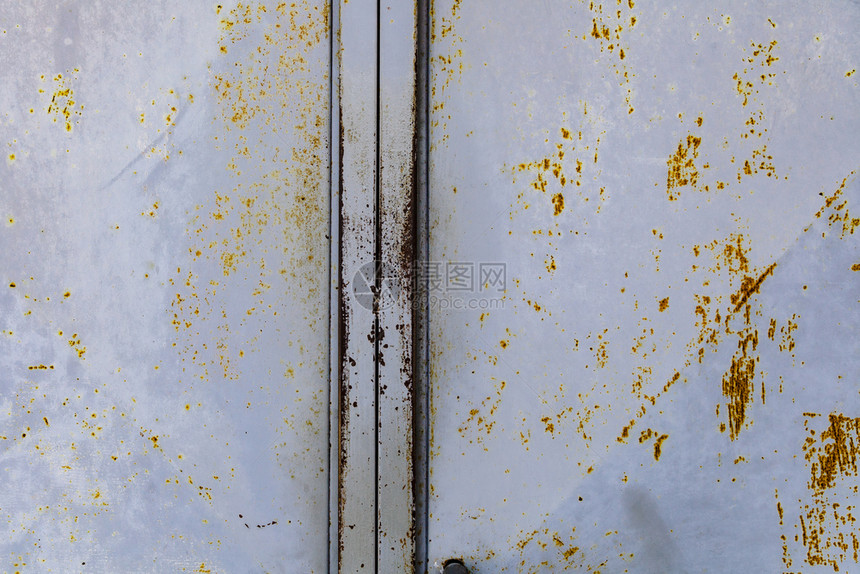放弃画蓝色生锈金属门涂有剥皮油漆垃圾摇滚图片