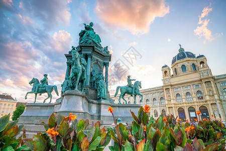 自然历史馆首都喷泉奥地利维也纳日落时著名图里史博物馆自然历的美丽景象奥地利维也纳日落镇背景
