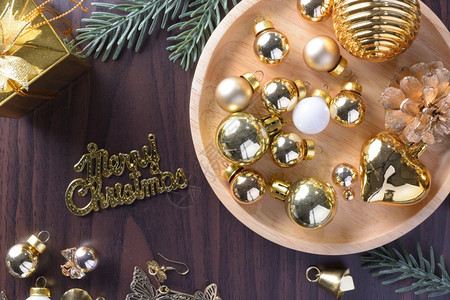 新年快乐圣诞节有庆典球和其他装饰品框架圣诞老人闪亮的图片