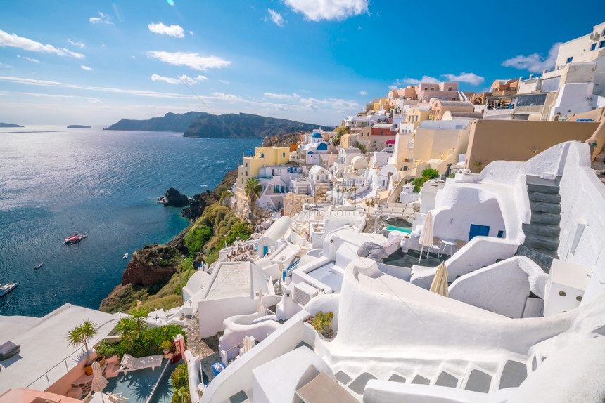 白色的希腊圣托里尼岛奥亚镇城市景观地中海传统的图片