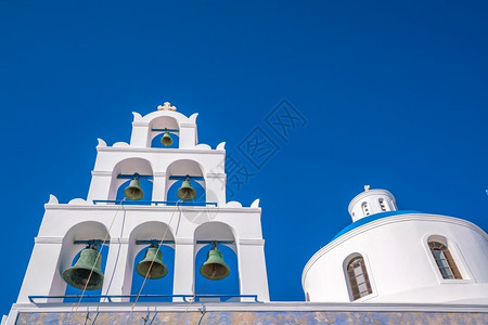 夏天采取希腊圣托里尼岛奥亚镇城市景观酒店图片